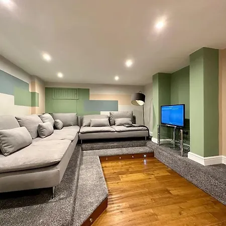 Stunning 5 Bed House In Chapel Allerton, Sleeps 9 Hébergement de vacances