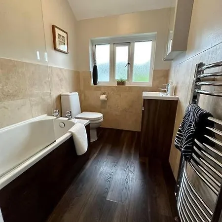 Stunning 5 Bed House In Chapel Allerton, Sleeps 9 Leeds (West Yorkshire)