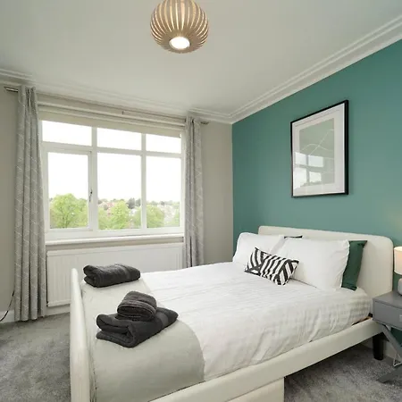 Stunning 5 Bed House In Chapel Allerton, Sleeps 9 Hébergement de vacances Leeds (West Yorkshire)