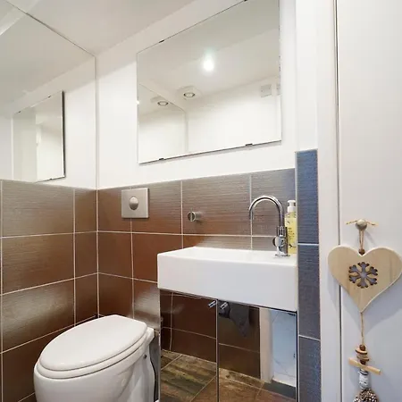 Stunning 5 Bed House In Chapel Allerton, Sleeps 9 Hébergement de vacances Leeds (West Yorkshire)