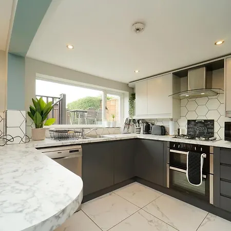 Stunning 5 Bed House In Chapel Allerton, Sleeps 9 Hébergement de vacances Leeds (West Yorkshire)