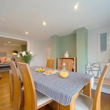 Stunning 5 Bed House In Chapel Allerton, Sleeps 9 Leeds (West Yorkshire)