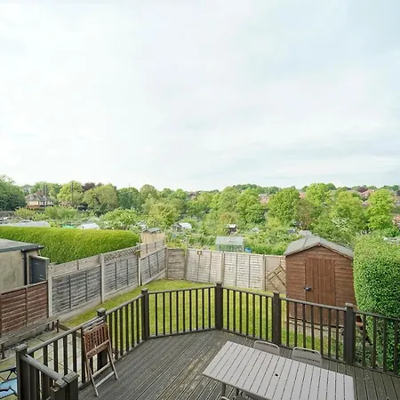 Stunning 5 Bed House In Chapel Allerton, Sleeps 9 Hébergement de vacances Leeds (West Yorkshire)